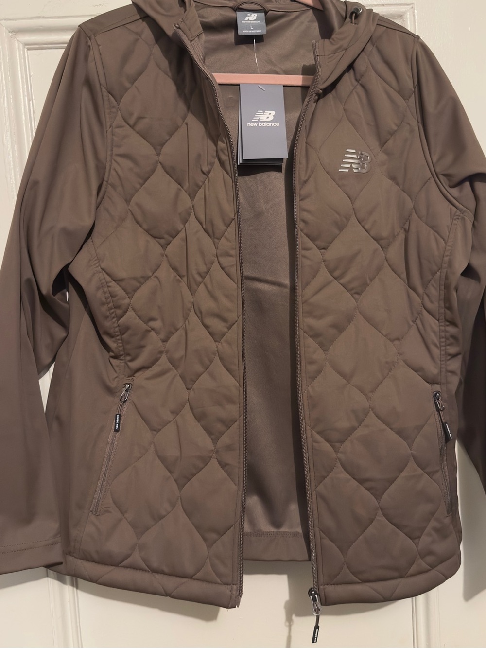 NWT New Balance Women's Quilted Hooded Jacket - Taupe color. Size L. 27”L x 20”W